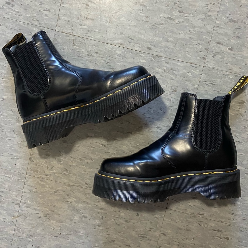 Dr. Martens 2976 platform Chelsea boots size 8